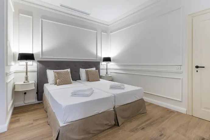 Belle Boutique, Primary image