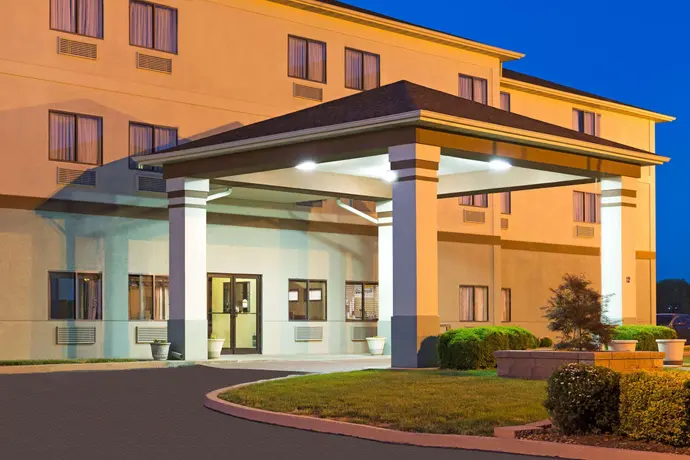 Days Inn by Wyndham Collinsville, General view