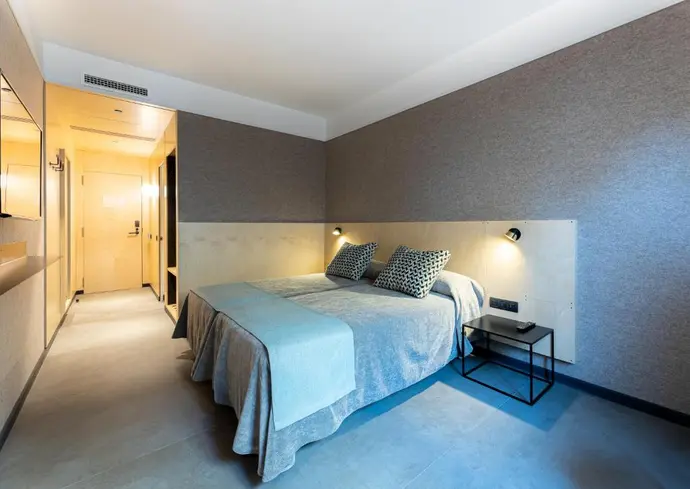 Raval House, Room
