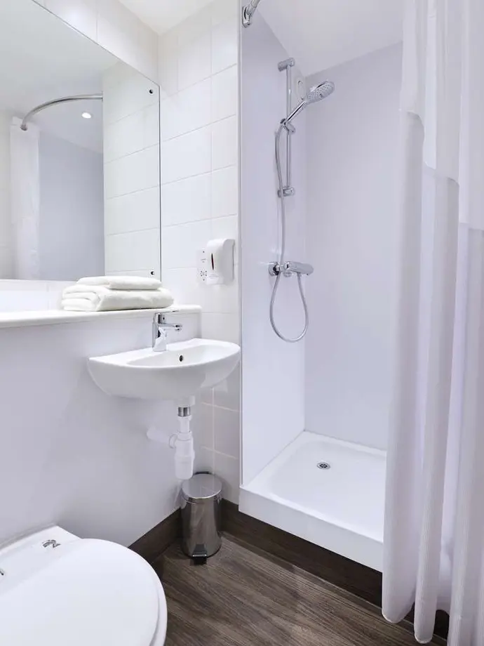 TRAVELODGE BATH WATERSIDE, 