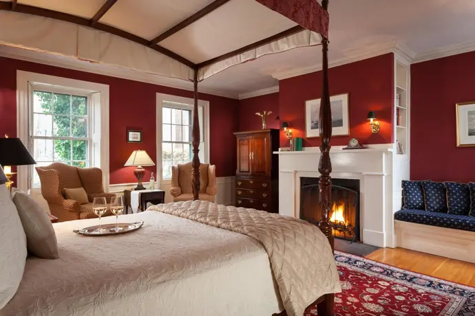 Harbor Light Inn, 