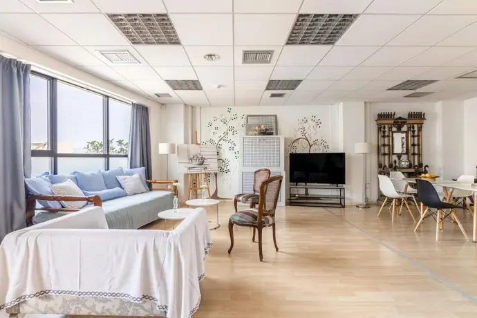 Downtown Spacious Loft Apartment just 3 minutes from City Centre, 