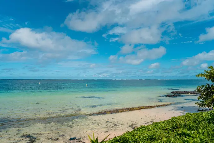 Stunning Belle Mare Beachfront luxury Apartment, 