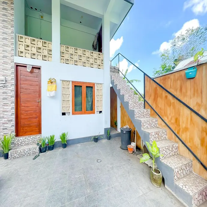 Winy House, 