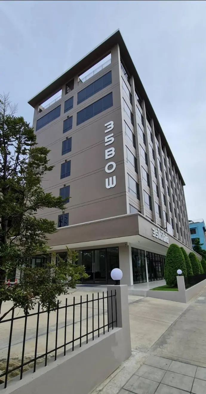 35 Bow Hotel, 