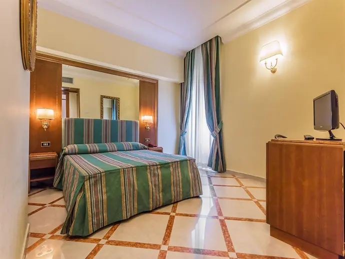 Raeli Hotel Noto, 