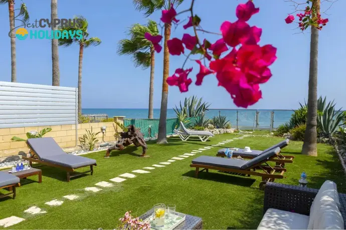Beachfront Villa Carpe Diem, 