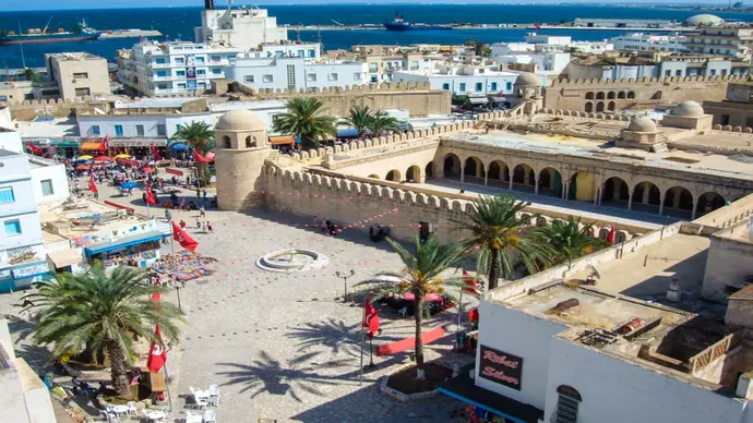 Discover Tunisian Heritage, History , Scenic Villages and skifa kahla