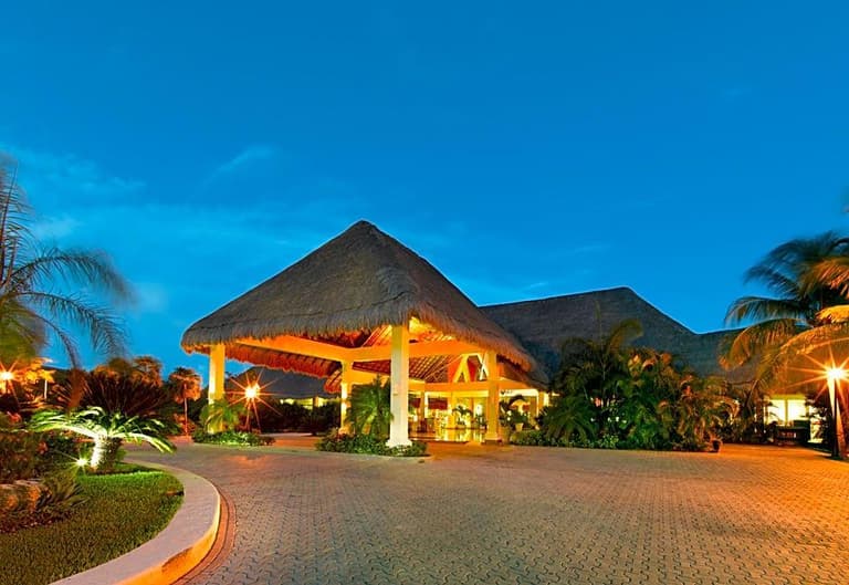 Grand Palladium Colonial Resort & Spa