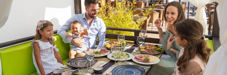 Image - Ultra All Inclusive Board: food, drink and much more!