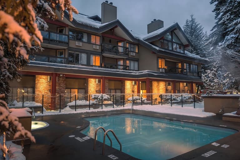 Whistler Village Inn And Suites