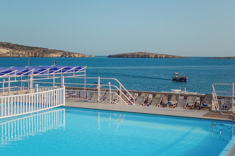 Gillieru Harbour Hotel