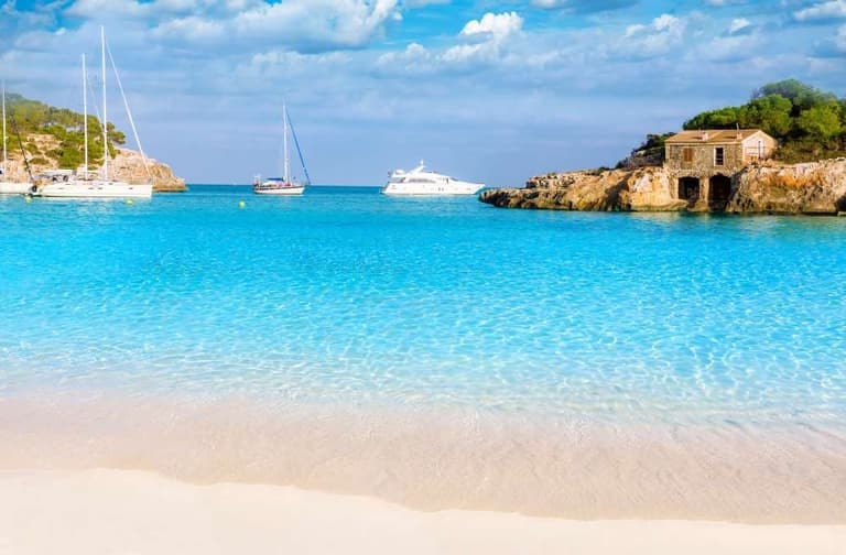 Immagine - Baleari: un arcipelago di colori, energia e libertà