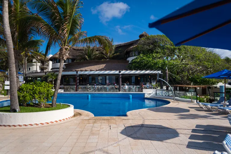 The Reef Playacar