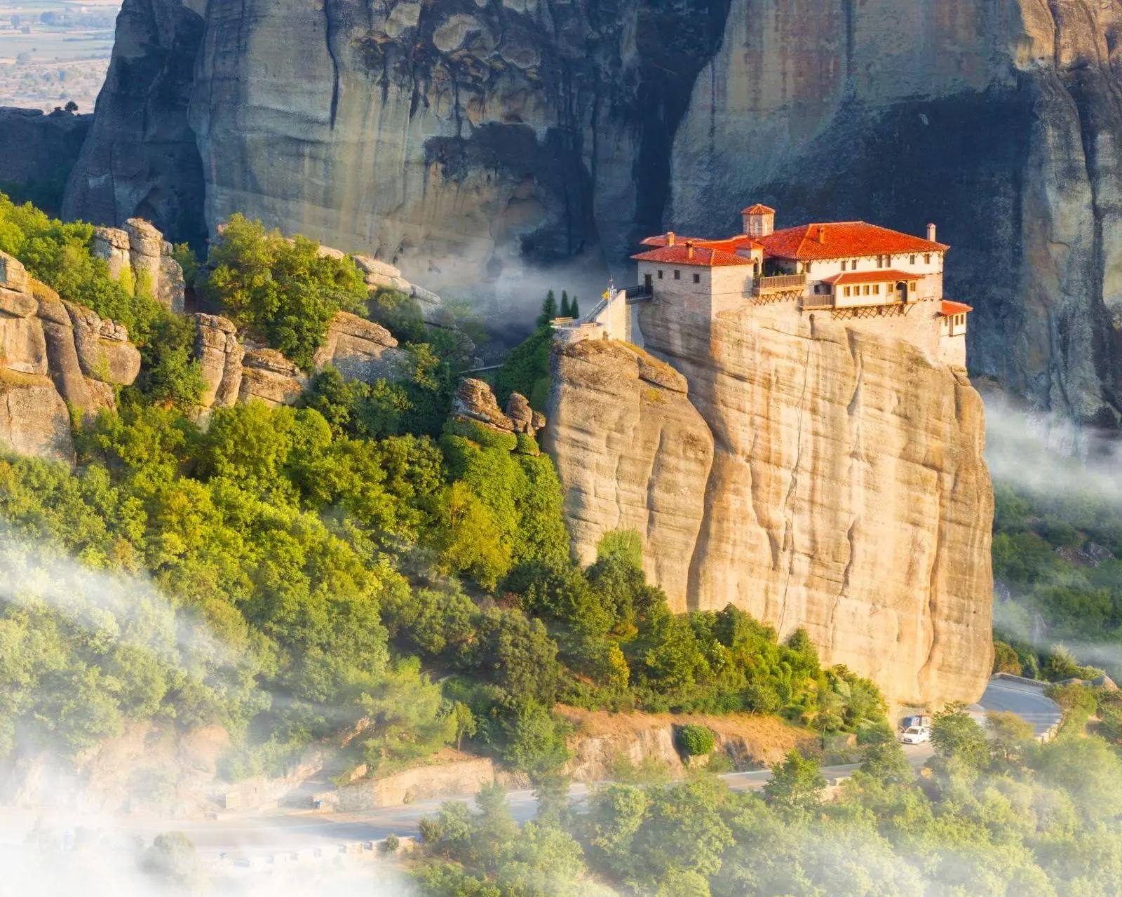 Delphi & Meteora Tour 2 days in half board desde 290