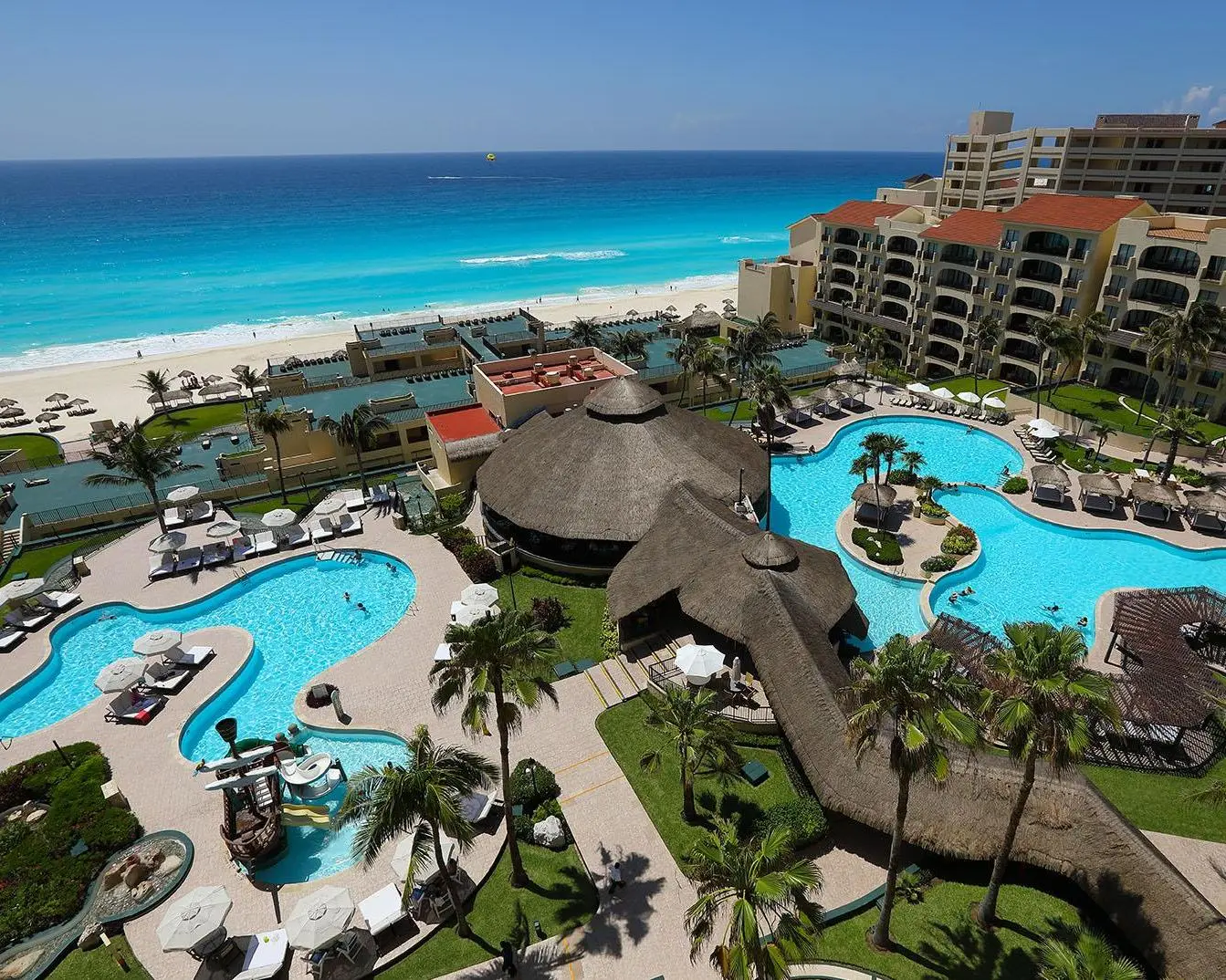 Paquete a Emporio Cancun 4 noches (Actividades Opcionales)