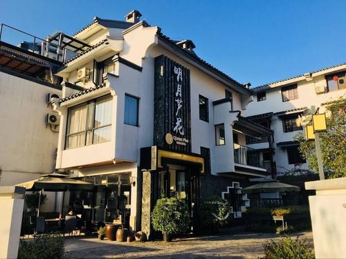 Moon Flower Hotel, Primary image