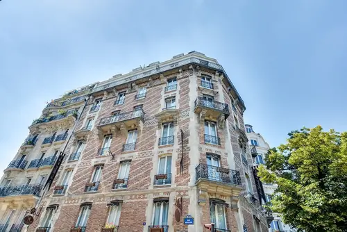 Villa Montparnasse, Frente da propriedade