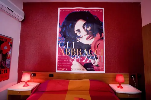 Hotel Cine Holiday, Quarto