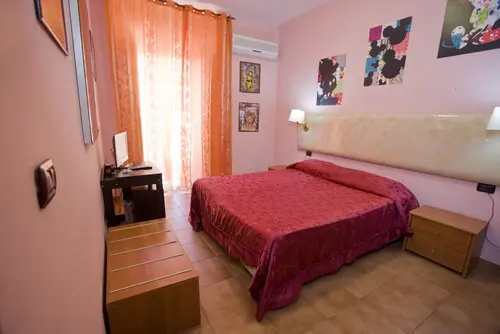 Hotel Cine Holiday, Quarto