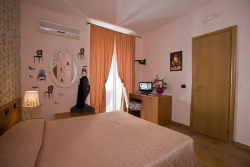Hotel Cine Holiday, Quarto